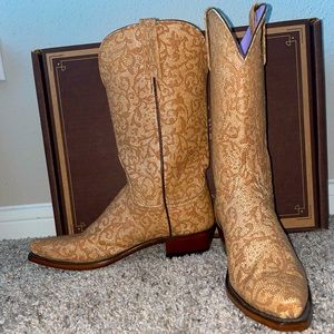 BRAND NEW WOMEN LUCCHESE BOOTS size 9.5B.